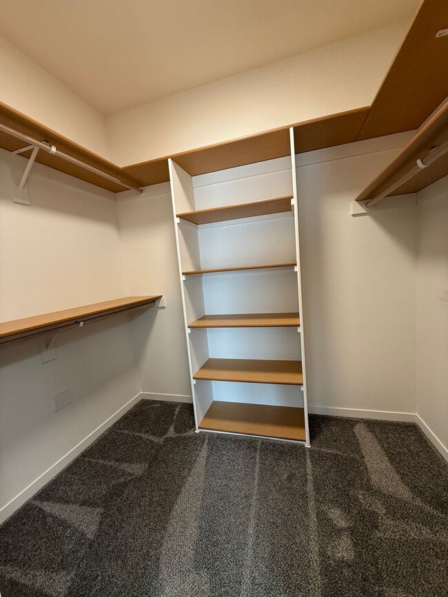 Building Photo - Walkout ranch townhome with 2 stall garage. Spacious 2 bedrooms with walk in closets, 2.5 bathroo...