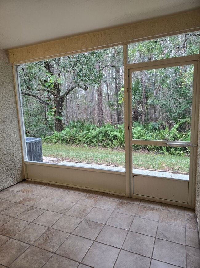 Building Photo - Beautiful 2 Bedroom, 2.5 Bath Townhome in Private Gated Community Of Hunter's Key In New Tampa