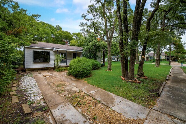 Primary Photo - 1440 Moran Dr