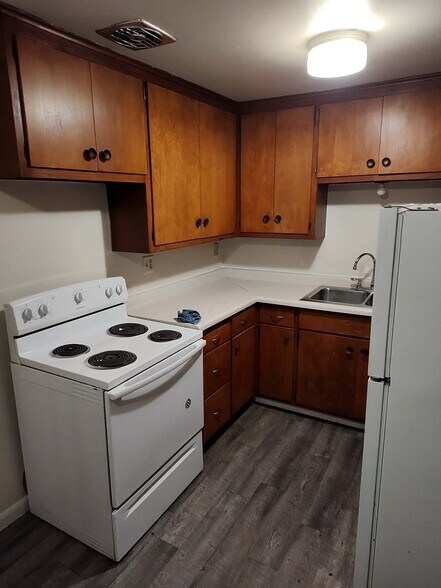 Building Photo - 1114 Western Ave