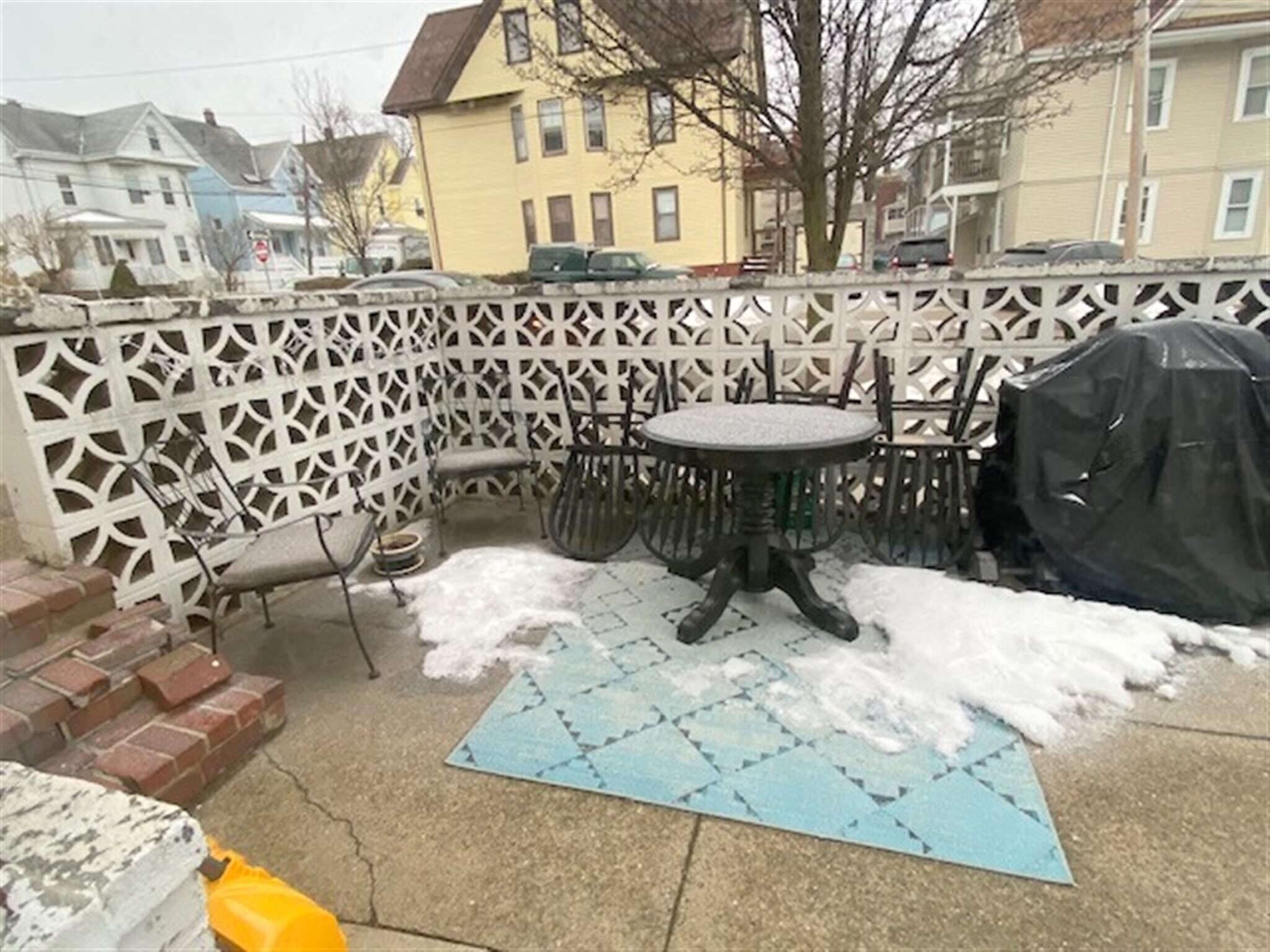 Building Photo - 521 Main St