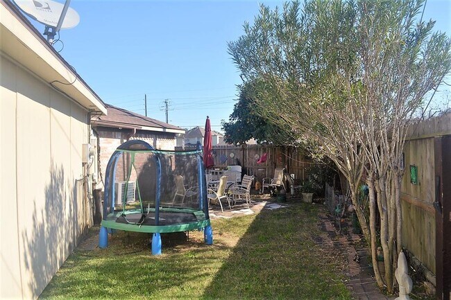 Building Photo - 12542 Wrenthorpe Dr