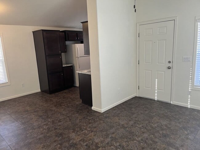 Building Photo - 5303 E Twain Ave