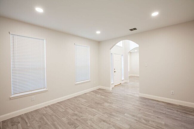 Building Photo - 9900 Presthope Dr