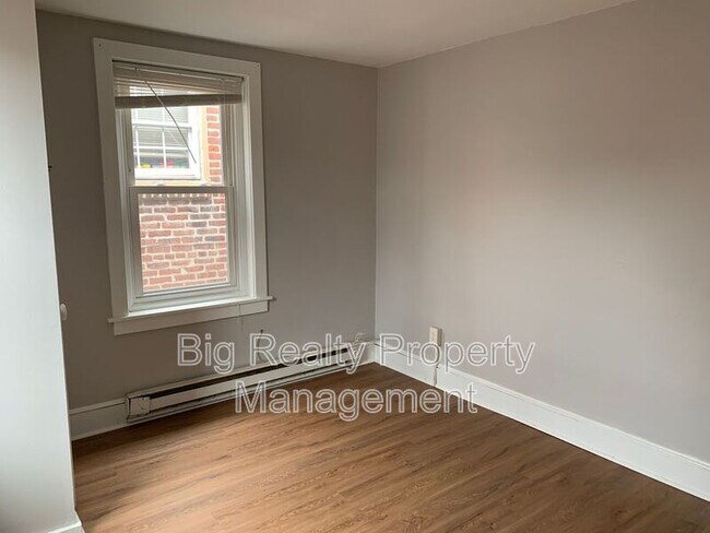 Building Photo - 334 Chestnut St