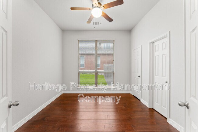 Building Photo - 11 Sable Valley