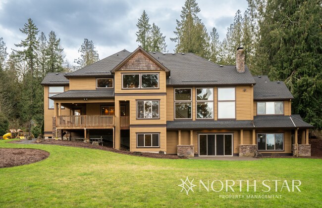 Building Photo - Gorgeous, Gated and Lake Front in Oregon City