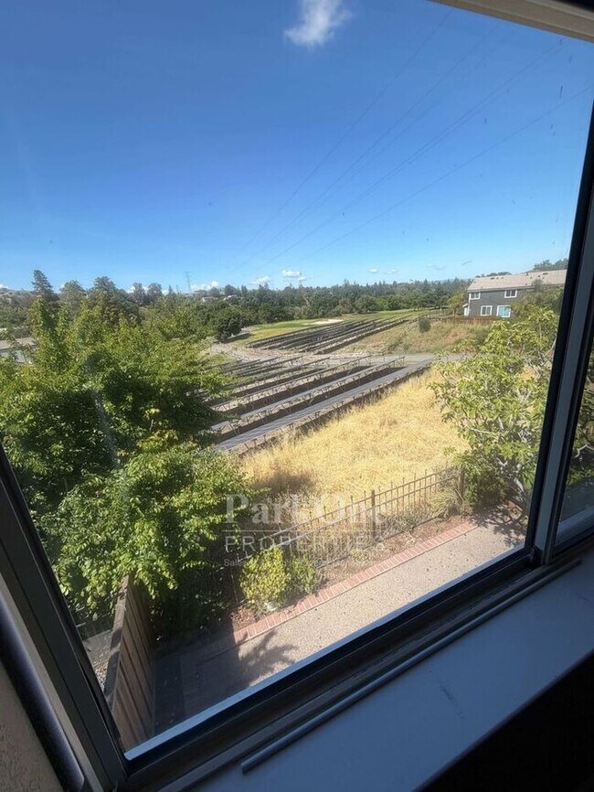 Building Photo - Updated Townhouse in Clayton Available for Lease now!