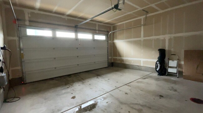 Building Photo - Hillsboro 3 Bed 2.5 Bath Townhome in Reeds Crossing ~ Includes A/C, 2 Car Garage w/ Level 2 Charg...