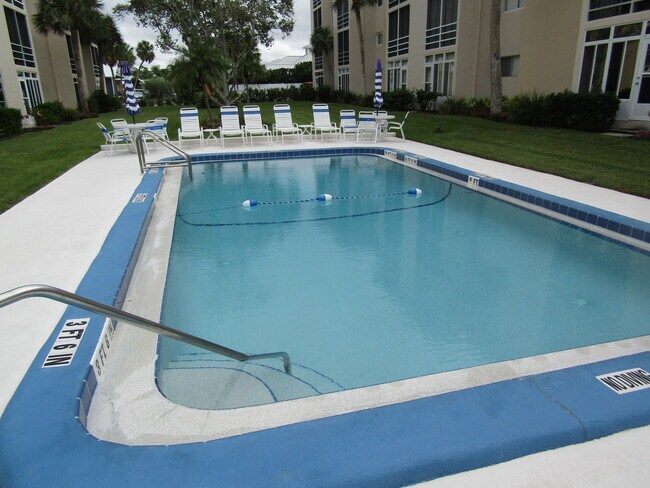 Building Photo - 995 La Guna Dr