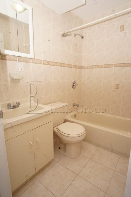 Building Photo - 3 bedroom in BRONX NY 10471