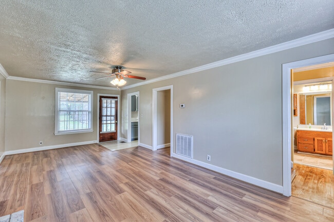 Building Photo - 1032 Dozier Pl