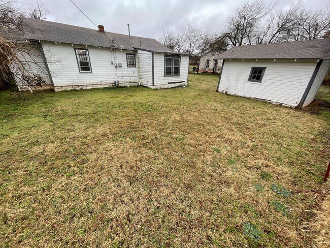 Building Photo - 2 br, 1 bath House - 1419 NE 25th