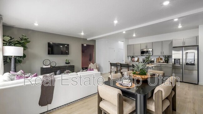 Building Photo - 1565 Charmer Ln