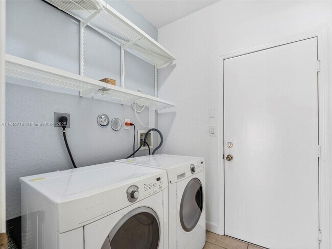 Building Photo - 1438 SW 154th Ct
