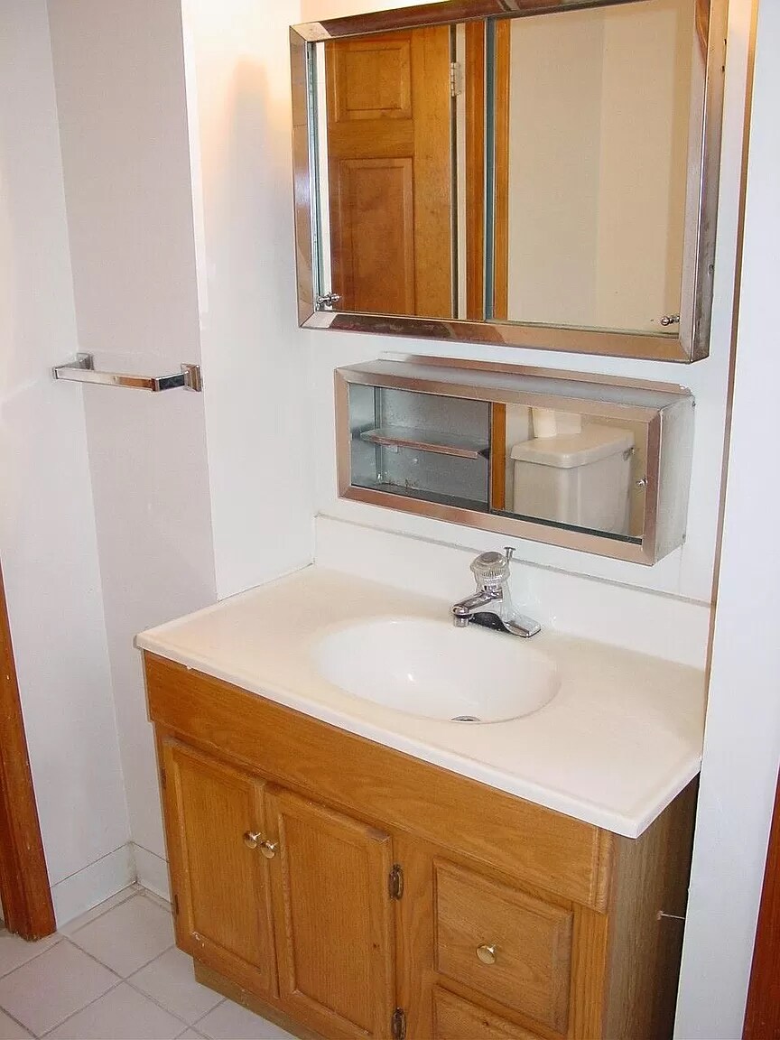 Ample Storage for Toiletries - 20 N Locust St