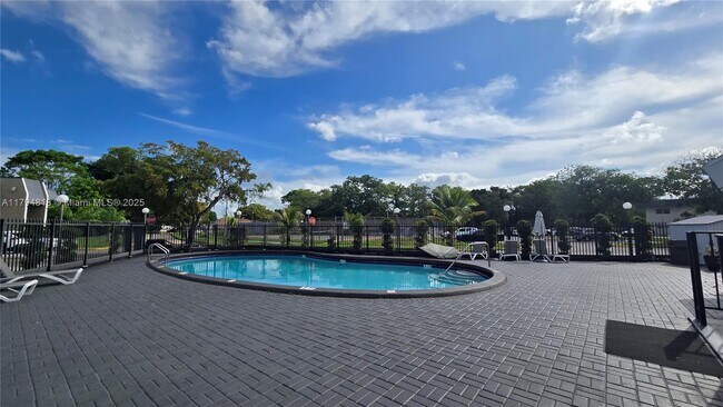 Building Photo - 7801 S Colony Cir
