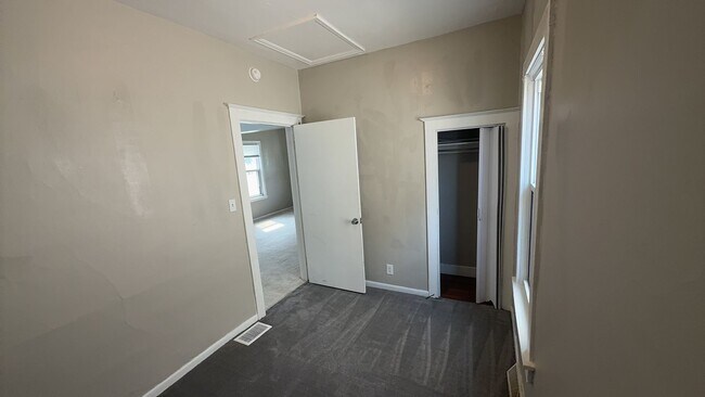 Building Photo - 216 W Sylvania Ave
