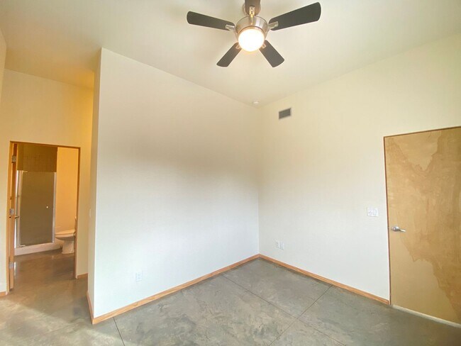 Building Photo - 1 MO. FREE RENT! Contemporary Retreat on Dunlap St.