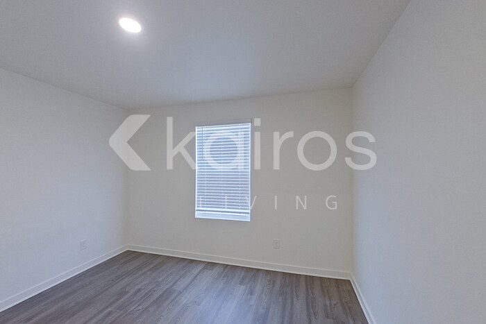 Building Photo - 145 George Oxford Dr