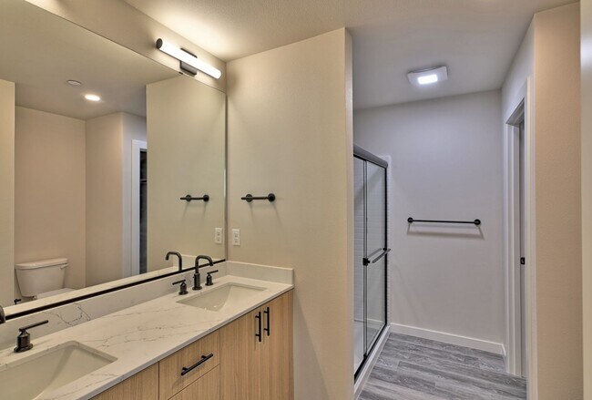 Building Photo - Brand New Luxury Townhomes