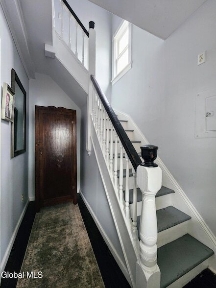 Building Photo - 11 Ingersoll Ave