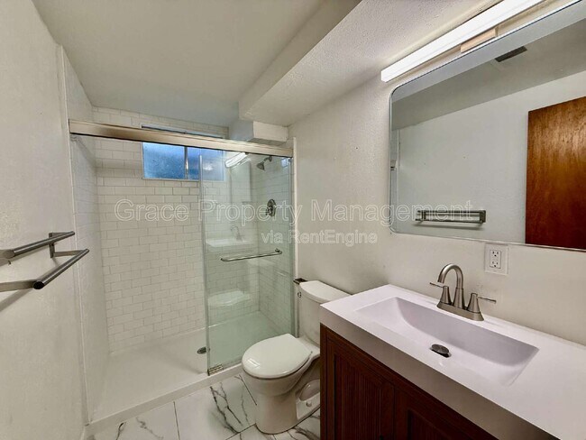 Building Photo - 1125 W 8th Ave Dr