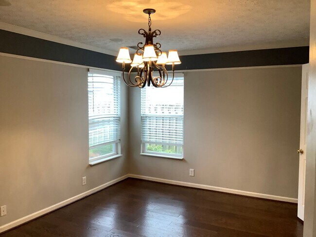 Building Photo - Bellevue - 3 bedrooms - 2 1/2 baths home