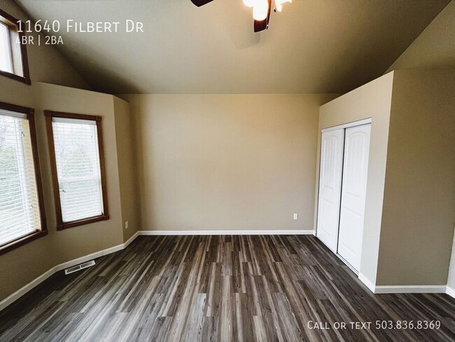 Building Photo - Welcome Home! Lovely 4-bedroom Property Ne...