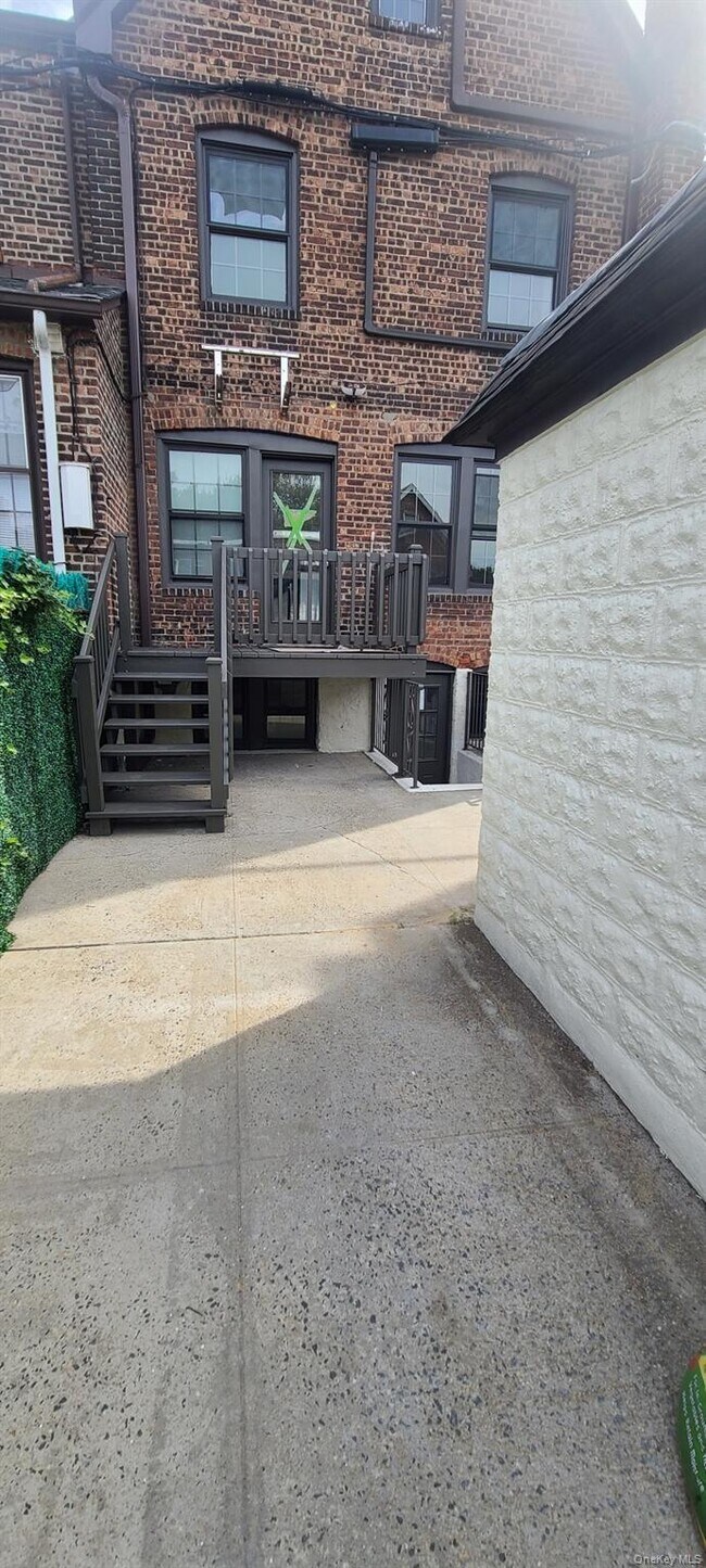 Building Photo - 88-37 62nd Dr