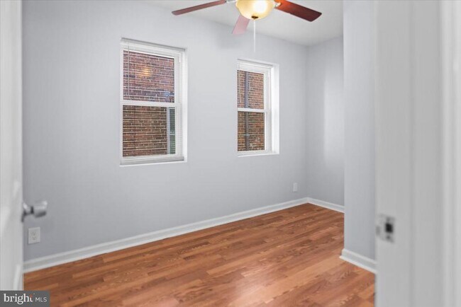 Building Photo - 1228 E Eager St