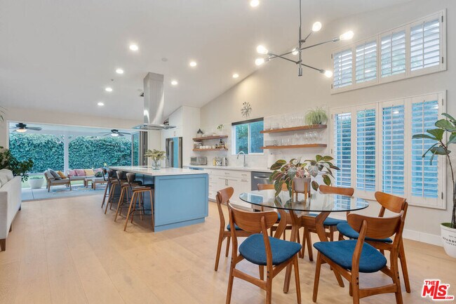 Building Photo - 1220 Dincara Rd