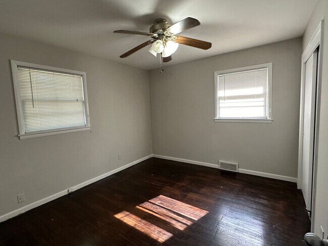 Building Photo - Updated 3 Bedroom Home with Large Kitchen ...