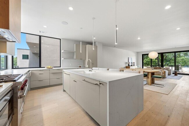 Building Photo - 1403 Barton Hills Dr