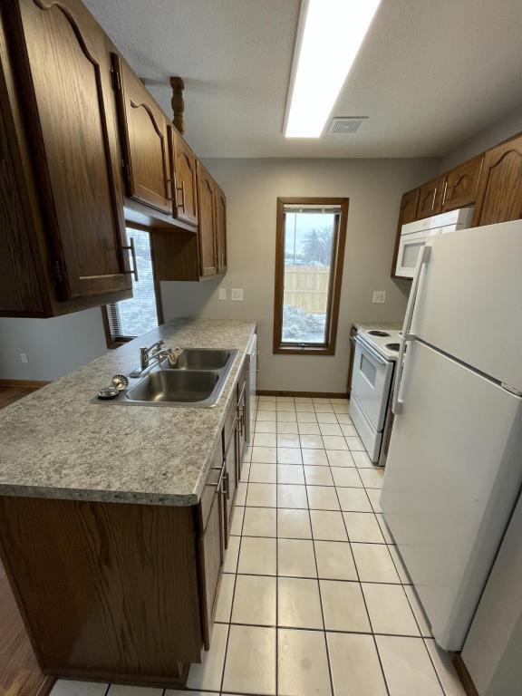 Building Photo - 2208 18th Ave SE