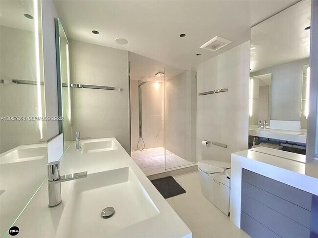 Building Photo - 5255 Collins Ave