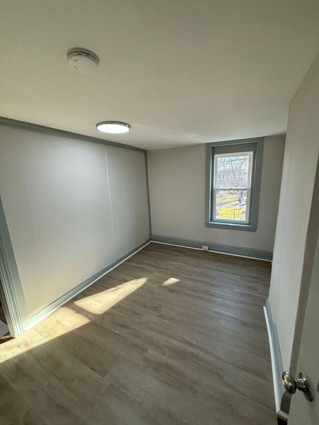 Building Photo - Newly Renovated 4 Bedroom, 1.5 Bath in Pottstown