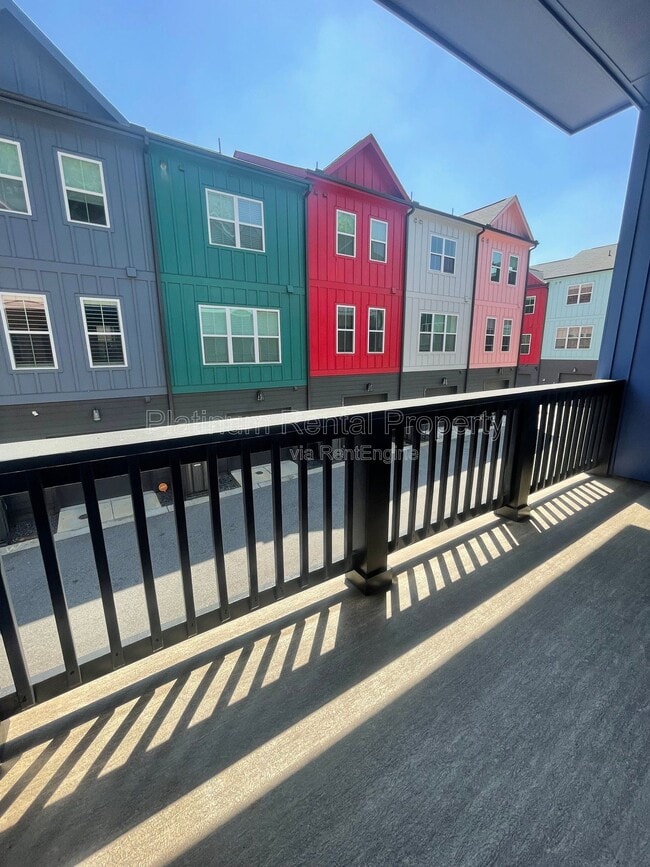 Building Photo - 146 Color Cir