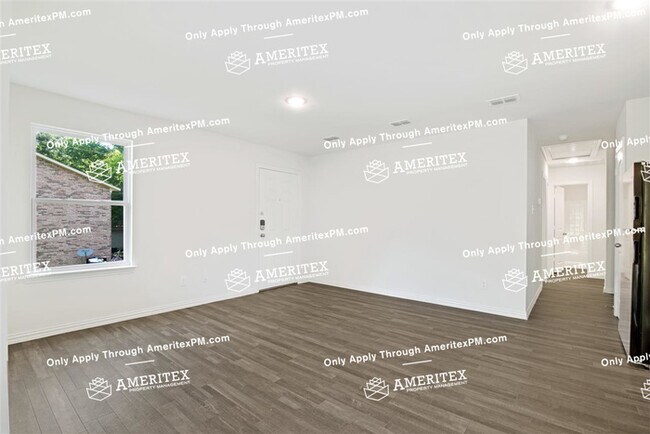 Building Photo - 112 Pinebrook Pl