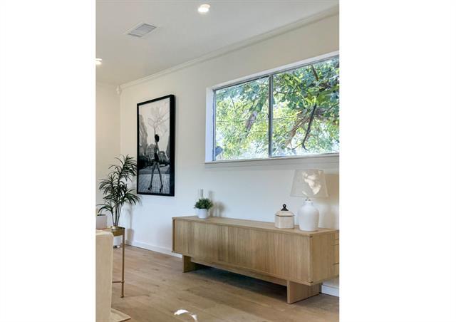 Building Photo - 312 W Little Creek Rd