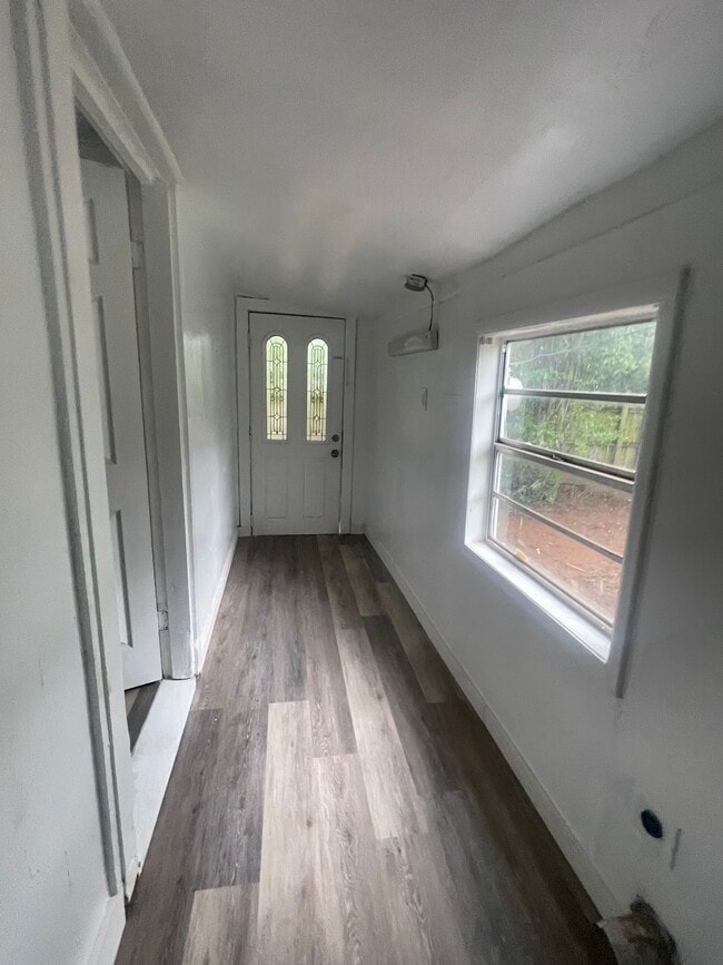 Building Photo - 11 N Howard St