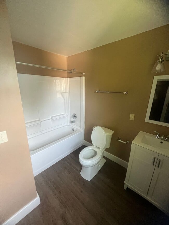 Building Photo - Large Remodeled 4 bed 2 Bath - Girard Pa