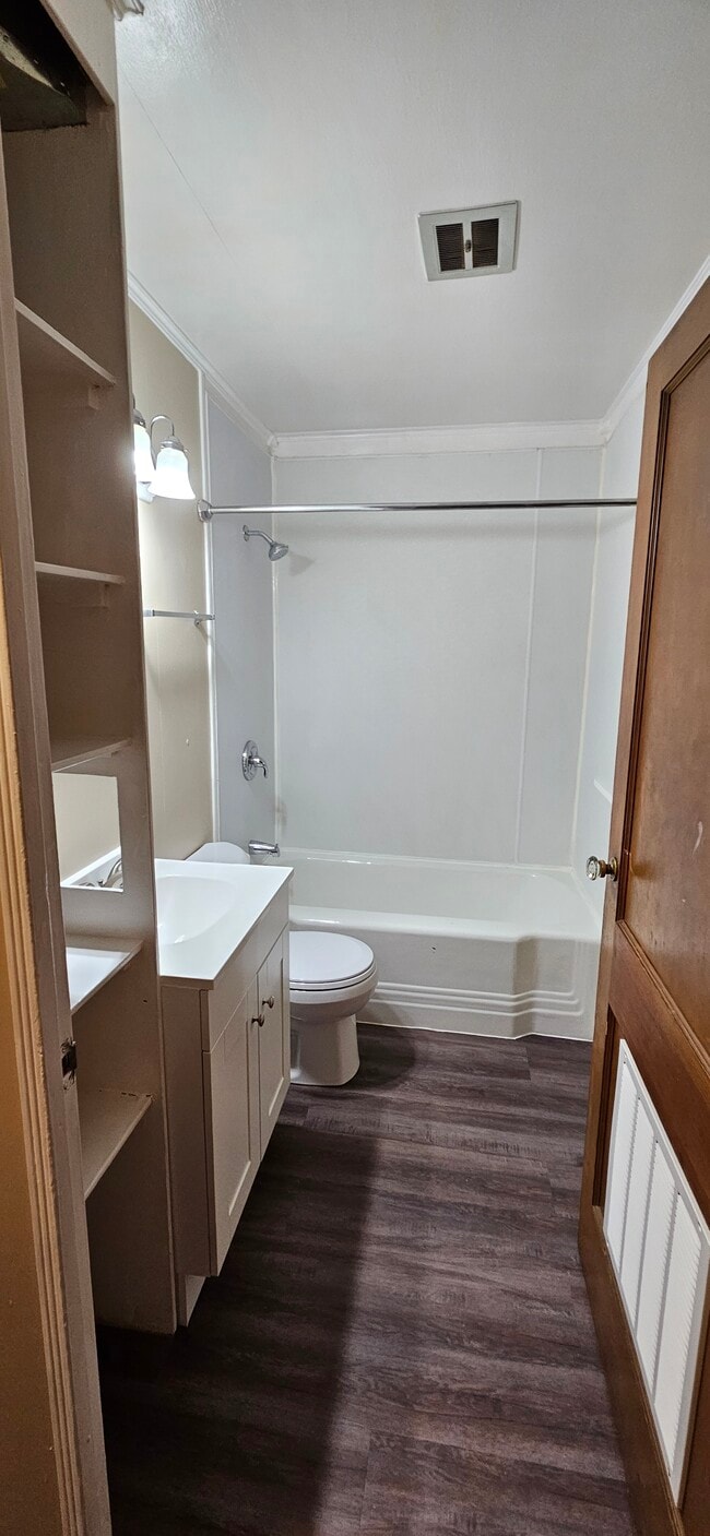 Building Photo - 2085 Bellefontaine Ave