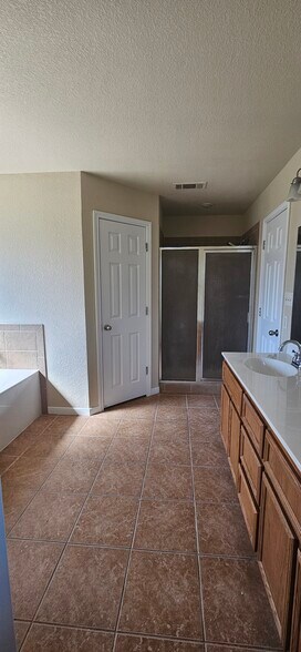 Building Photo - 2415 Merle Dr
