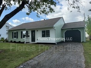 Building Photo - 1300 Evaline Dr