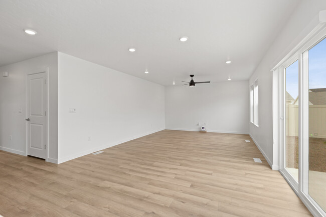 Building Photo - 6658 W Aileron St