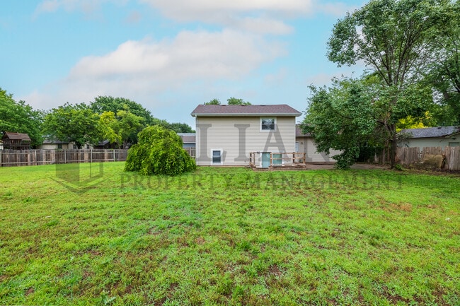 Building Photo - 2013 N Parkridge Ct