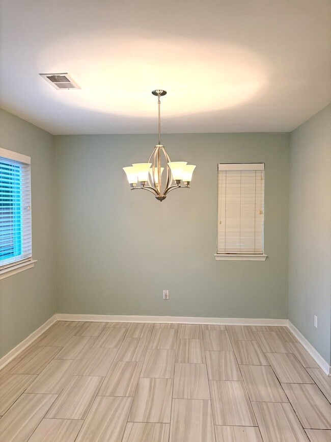Building Photo - 2BD/2.5BA - TOWNHOME IN MT PLEASANT - AVAILABLE 8/1/26