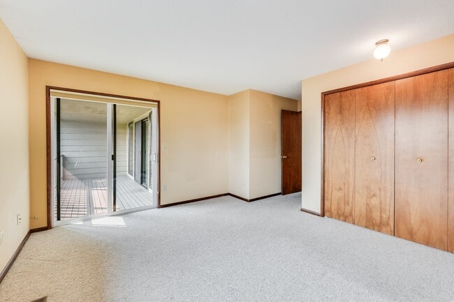 Building Photo - 6270 Preakness Way