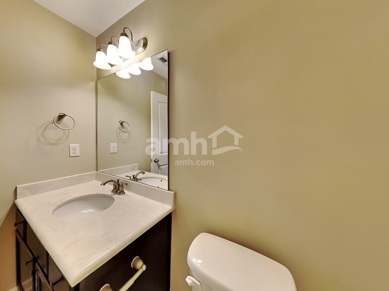 Building Photo - 660 Smithridge Way